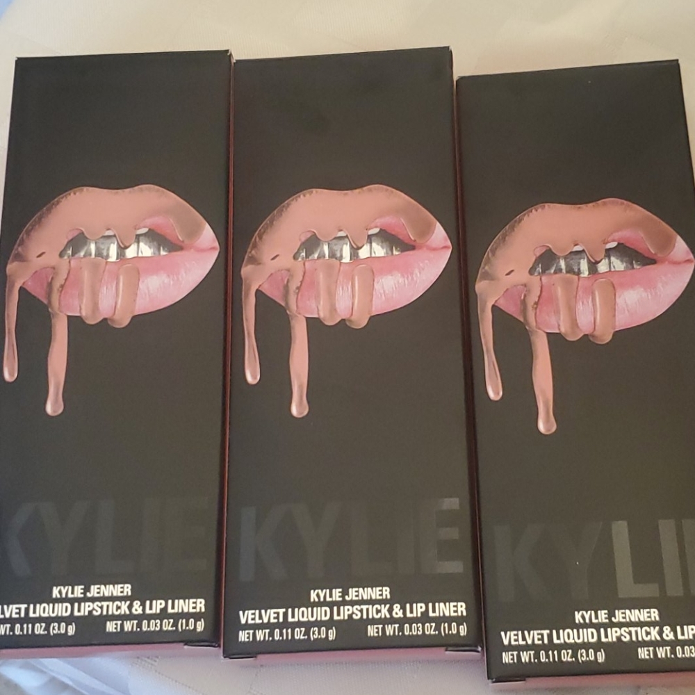 1 Kylie Jenner Bare Velvet Lipstick - Picture 6 of 7